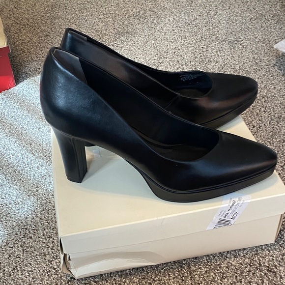 Anne Klein Classic Black Heels - Picture 7 of 8
